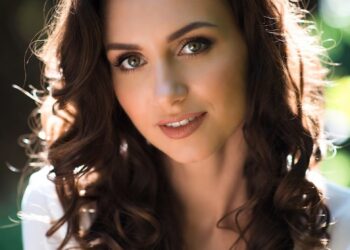 Маша каждую ночь получала письма.