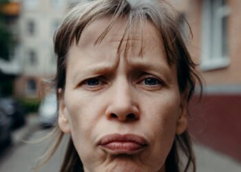 Муж завещал квартиру сыну и попросил меня съехать — я выбрала своих детей, а не роль приживалки