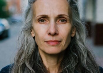 Сын так и не приехал, зато невестка ухаживала за мной неделю — вставая с постели, я не узнала свою квартиру