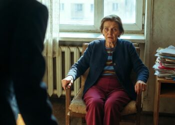 Родители оформили всё на младшую, а приставы пришли ко мне