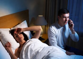 Он ночью слил мой ПИН свекрови — а утром их встретила карта с тремя рублями и моя ловушка