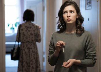 Соседка лезла в нашу семью — и попалась