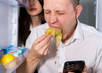 Он потребовал раздельный бюджет — и получил папку утром