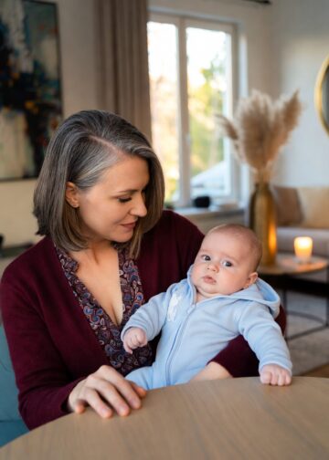 Рука, протянутая сквозь дождь