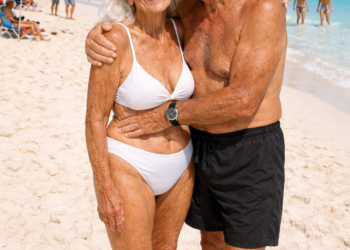 Комментарий под купальником