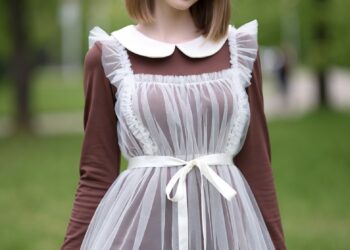 Тени школьного двора остались позади