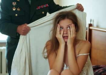 Муж молчал, пока отец унижал меня, но в этот раз ему пришлось выбрать — быть мужем или сыном