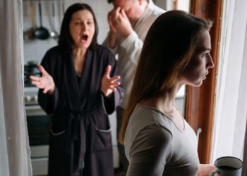 Скандал на кухне и последняя капля в кофе — Настя понимает, что дальше так нельзя