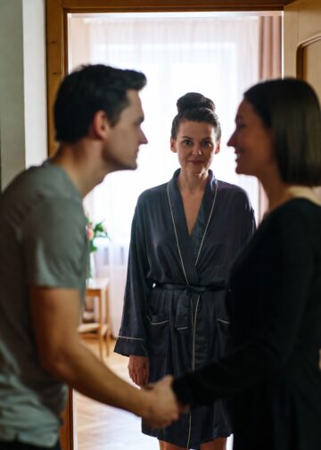 Разговор с Димой на кухне: “мама хочет помочь”, а у Светы внутри всё обрывается