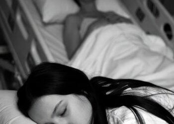 Больная женщина начала свою повесть