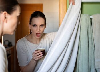 Когда свекровь начала переделывать квартиру под себя, я больше не молчала