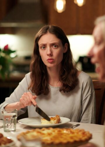 После моей фразы невестка ушла — и я застыла у двери