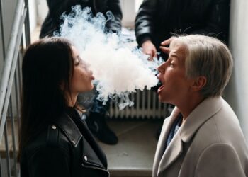 Курилка у моей двери закончилась протоколом