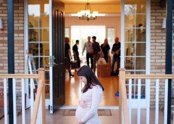 Свекровь и золовка пришли заселяться в мой дом