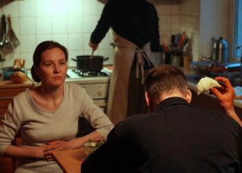 Родители хотели переехать ко мне, но квартиру оформили на брата