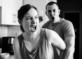 Мать выгнала меня в деревню — а там меня ждала тайна