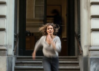 Меня называли обузой, пока не раздался звонок в дверь