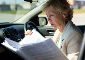 Перепутанная папка у нотариуса раскрыла его тайный план