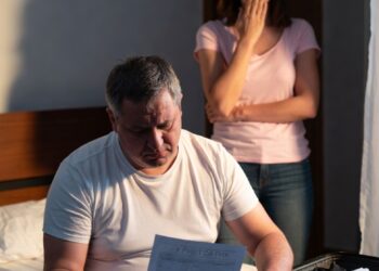 Муж шутил, что сын на него не похож.