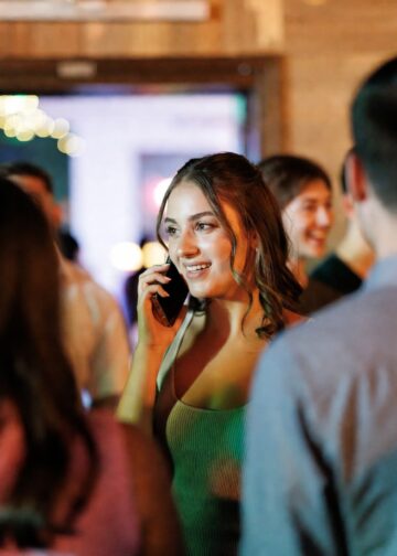 Мама звонила каждый вечер ровно в 21:00.