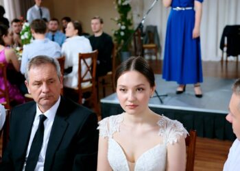 После слов свекрови отец невесты встал