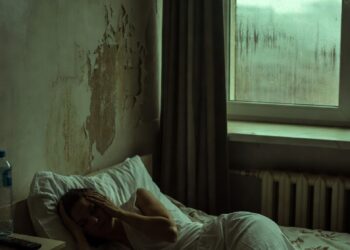 Жена оставила камеру из-за цветов, а случайно раскрыла предательство мужа и сестры