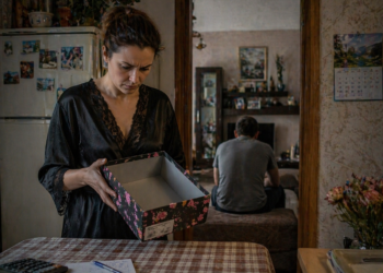 Телефон на столе