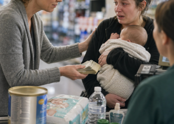 В магазине мы помогли женщине с младенцем, и через месяц эта встреча изменила мою жизнь
