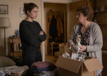 Свекровь решила переехать к нам без спроса, но в тот вечер получила твёрдый отказ