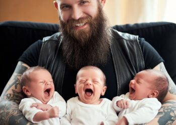 Трое малышей и чужой отец