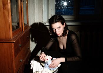 Свекровь пыталась выгнать меня из квартиры, забыв, на кого она оформлена