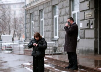 После смерти сына отец остался один против лжи и предательства