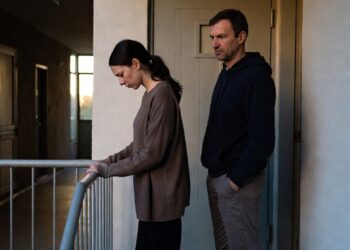 Когда мать не открыла дверь, дочери пришлось узнать горькую правду