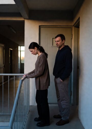 Когда мать не открыла дверь, дочери пришлось узнать горькую правду