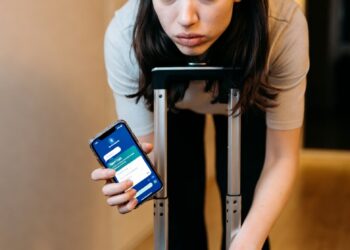 Он выбрал сестру, а вернулся к вещам в подъезде