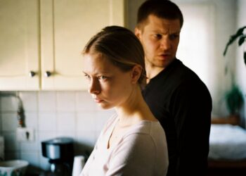 После моего отказа муж молча забрал сына и уехал