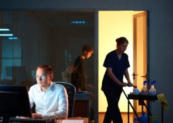 Он оттолкнул моего отца, и я всё поняла