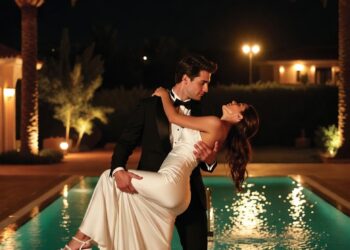 Муж бросил её в фонтан ради шутки