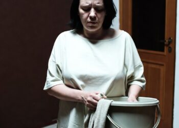 Муж привёз родню на месяц и остался с ними сам