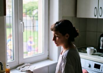 Я приютила соседку с ребёнком, а потом они исчезли