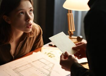 Немая доярка приютила странника, а потом спасла его одним криком