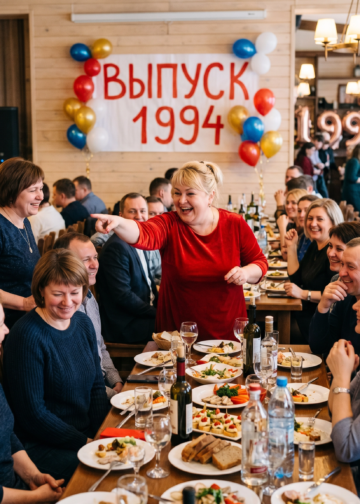 Как тихая отличница заставила одноклассников пожалеть о своих словах спустя 30 лет