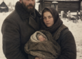 Ребёнок в снежном сугробе