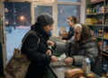 В очереди в магазине я заплатила за старушку, а она тихо прошептала