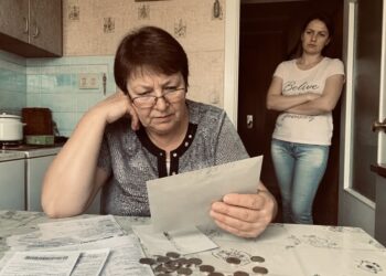 Она продала киоск у вокзала, а семья нашла конверт с мелочью