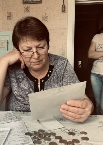Она продала киоск у вокзала, а семья нашла конверт с мелочью