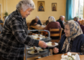 Дети привезли 80-летнюю мать в дом престарелых